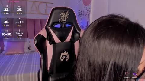 Sophie Hill  online show from September 11, 2025, 8:09 pm