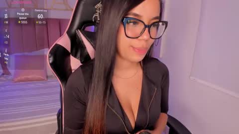 Sophie Hill  online show from September 12, 2025, 8:42 pm