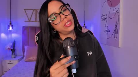 Sophie Hill  online show from October 18, 2025, 8:09 pm