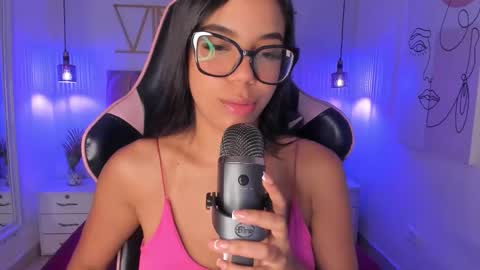 Sophie Hill  online show from October 28, 2025, 7:49 pm