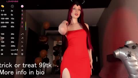 Snapshot of sophiaflorence chatting on October 30, 2025, 2:40 pm Im Sophia. Give me thumb up it helps to make my stream better ONLINE GTM3 5PM-11PM online show from October 30, 2025, 2:40 pm