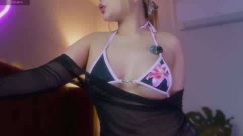 Snapshot of sophialaxx chatting on February 18, 2026, 1:40 pm Sophia online show from February 18, 2026, 1:40 pm