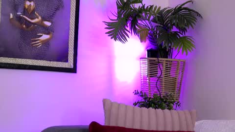 Sophie online show from April 1, 2026, 3:18 am