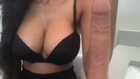 Sophia online show from October 17, 2025, 3:14 pm