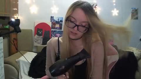 SophiaSonata online show from September 20, 2025, 6:42 pm