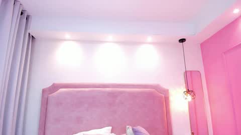 Snapshot of sophiawhite__ chatting on March 7, 2025, 7:38 pm SOPHIA online show from March 7, 2025, 7:38 pm