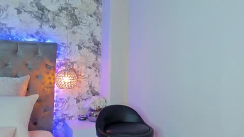 Snapshot of sophidavis chatting on January 7, 2025, 5:54 am Sophi online show from January 7, 2025, 5:54 am