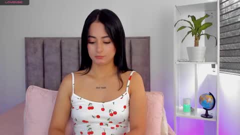 Snapshot of sophie_001 chatting on March 6, 2025, 7:32 pm Sophie online show from March 6, 2025, 7:32 pm