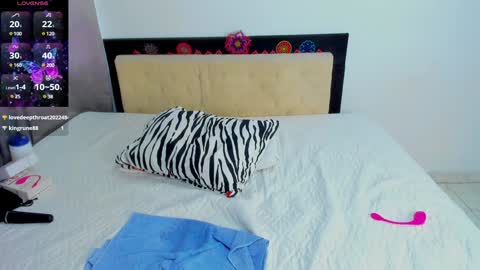 Snapshot of sophie__walker chatting on December 1, 2024, 4:29 pm Sophia online show from December 1, 2024, 4:29 pm