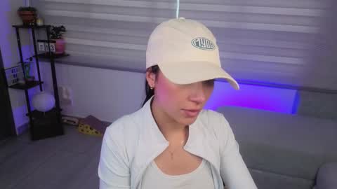 Sophie  online show from February 13, 2026, 7:43 pm