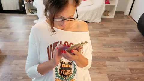 Snapshot of sophie_caring chatting on September 12, 2025, 6:57 am Sophie online show from September 12, 2025, 6:57 am