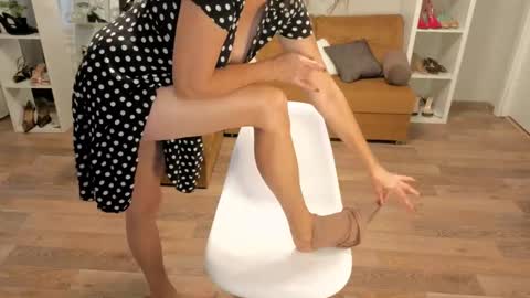 Snapshot of sophie_caring chatting on November 7, 2025, 11:54 am Sophie online show from November 7, 2025, 11:54 am