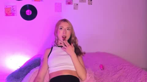 Sophie online show from February 19, 2026, 6:53 am