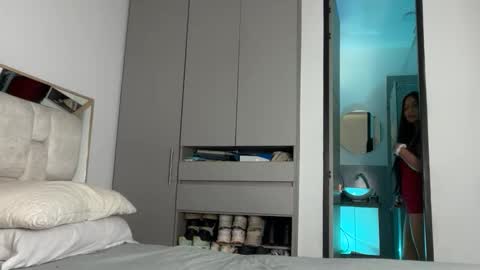 Snapshot of sophie_foxxx chatting on April 1, 2026, 10:29 pm Sophie online show from April 1, 2026, 10:29 pm