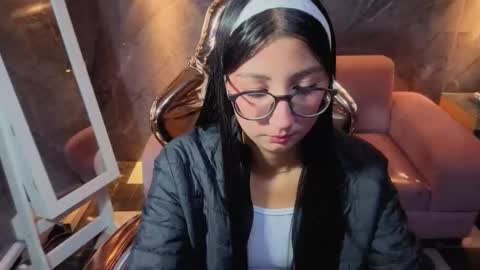 Snapshot of sophie_jones_b chatting on February 3, 2026, 12:32 pm sophie_jones_b online show from February 3, 2026, 12:32 pm