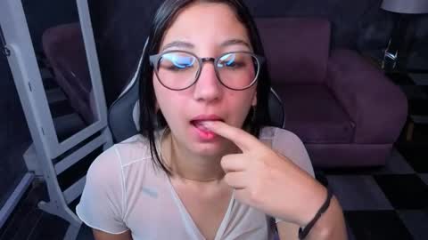 sophie_jones_b online show from April 6, 2026, 12:50 pm