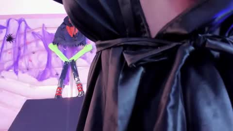 Snapshot of sophie_newton chatting on October 28, 2025, 12:30 pm sophie_newton online show from October 28, 2025, 12:30 pm