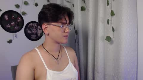 Snapshot of sophie_ross1 chatting on November 20, 2025, 1:17 am sophie_ross1 online show from November 20, 2025, 1:17 am