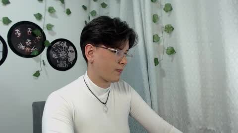 Snapshot of sophie_ross1 chatting on November 27, 2025, 1:18 am sophie_ross1 online show from November 27, 2025, 1:18 am