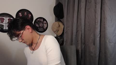 Snapshot of sophie_ross1 chatting on December 5, 2025, 12:30 am sophie_ross1 online show from December 5, 2025, 12:30 am