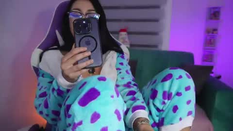 sophie_soft69 online show from March 27, 2026, 8:26 am