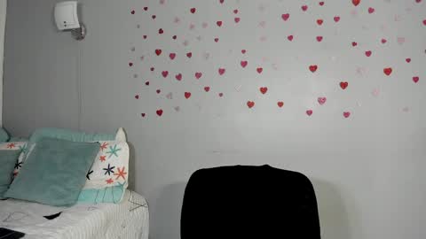 Snapshot of sophie_w1 chatting on April 23, 2026, 12:15 pm sophie_w1 online show from April 23, 2026, 12:15 pm