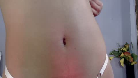 sophie_w1 online show from June 24, 2026, 12:04 pm