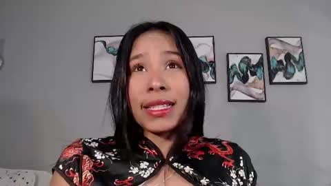 sophie_w1 online show from August 3, 2026, 12:32 pm