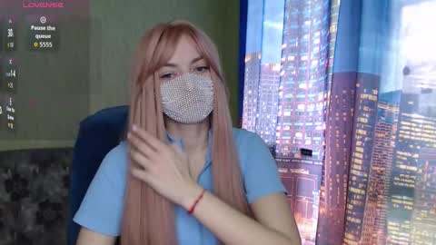 Sophie online show from March 18, 2026, 8:50 am