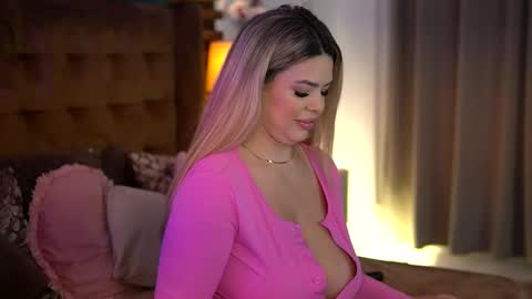 Sophie online show from December 3, 2025, 6:10 am