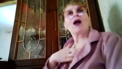 SophieBurnsX online show from June 4, 2026, 8:53 am