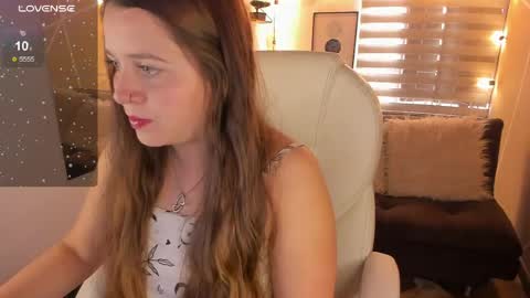 Sophie  online show from April 16, 2026, 1:45 pm