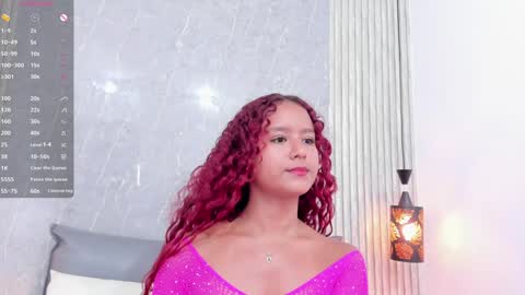 Snapshot of sophiee_velvet chatting on January 29, 2025, 5:35 pm online show from January 29, 2025, 5:35 pm