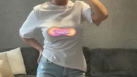 sophiehazex online show from March 1, 2026, 1:13 pm