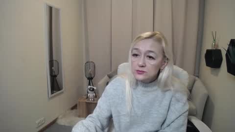 sophiekittyy online show from February 12, 2026, 7:47 am