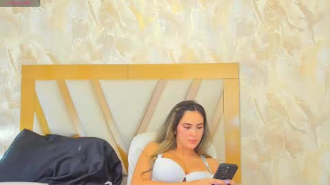 Sophie online show from April 13, 2026, 1:38 pm