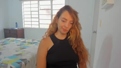 Snapshot of sophielatina chatting on February 4, 2025, 9:20 pm Sophia online show from February 4, 2025, 9:20 pm