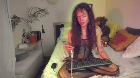 Snapshot of sophielondono21 chatting on November 21, 2025, 12:10 am SofiTrans21 online show from November 21, 2025, 12:10 am