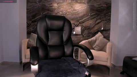 Snapshot of sophiepalmerx chatting on February 19, 2025, 2:12 pm Sophie Palmer online show from February 19, 2025, 2:12 pm