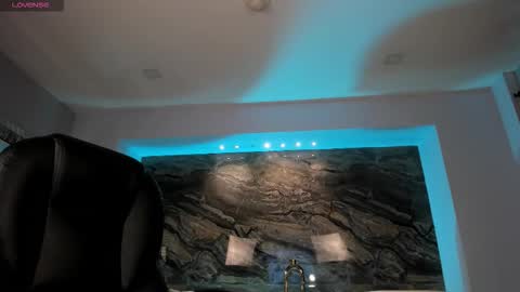 Sophie  Palmer online show from February 5, 2026, 10:42 am