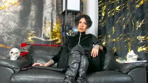 SophiePriestess online show from December 4, 2024, 4:05 pm