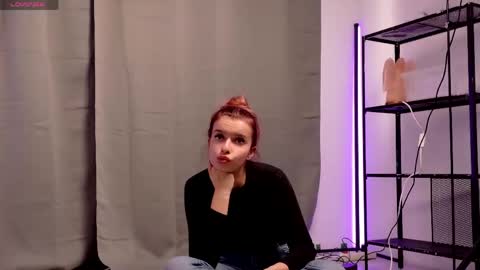 sophieraee online show from April 28, 2026, 4:34 pm