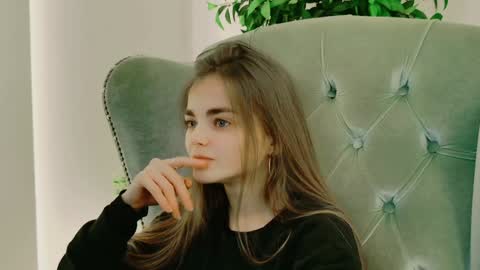 Snapshot of sophiesuvi chatting on December 1, 2024, 4:29 pm Sophie and my bestie Mandy online show from December 1, 2024, 4:29 pm