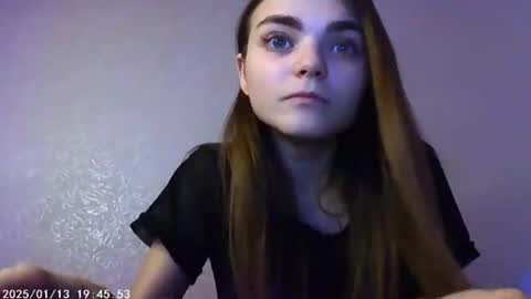 Snapshot of sophiesuvi chatting on January 12, 2025, 9:29 pm Sophie and my bestie Mandy online show from January 12, 2025, 9:29 pm