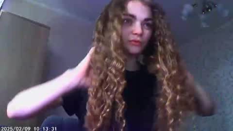 Snapshot of sophiesuvi chatting on February 8, 2025, 11:55 am Sophie and my bestie Mandy online show from February 8, 2025, 11:55 am