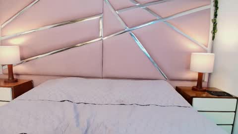 Snapshot of sophievelle chatting on November 5, 2025, 1:33 pm sophievelle online show from November 5, 2025, 1:33 pm