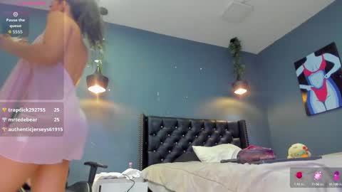 Sophie Taylor online show from September 14, 2025, 1:32 pm