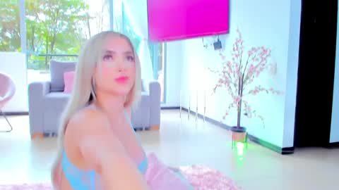 YULITZA online show from January 24, 2025, 4:06 pm