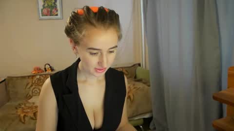 Sophi online show from February 20, 2025, 2:02 pm