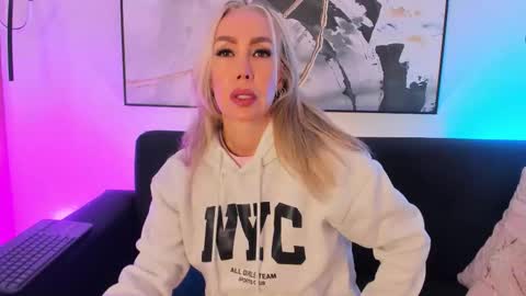 Snapshot of sophimariin chatting on March 5, 2026, 11:06 am Sophi online show from March 5, 2026, 11:06 am